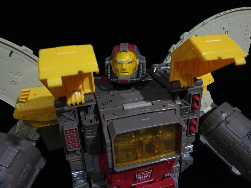 In Hand Images Wfc S29 Omega Supreme Bases  (1 of 17)